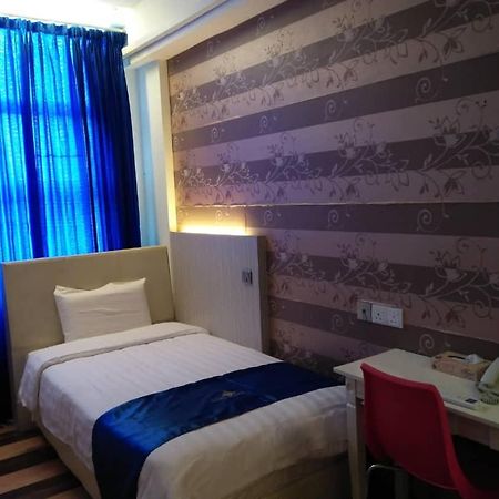 4Orty Inn Bintulu Extérieur photo