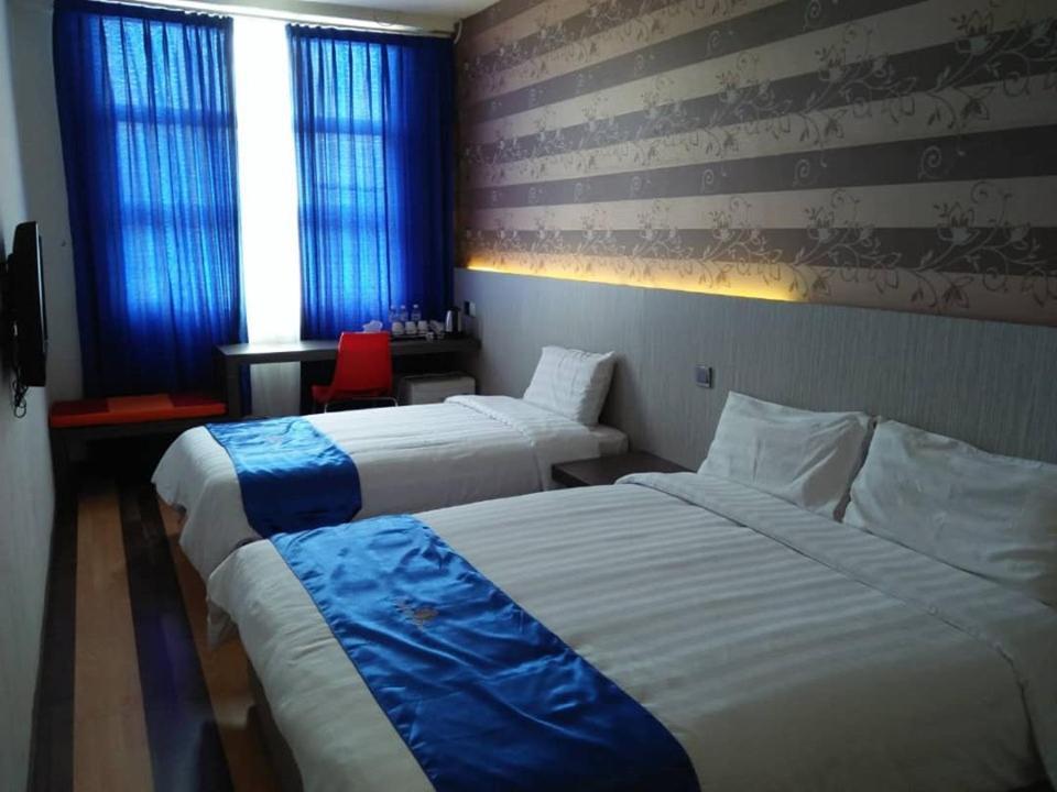 4Orty Inn Bintulu Extérieur photo