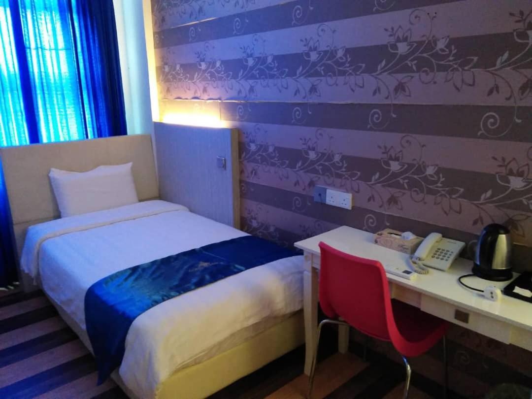 4Orty Inn Bintulu Extérieur photo