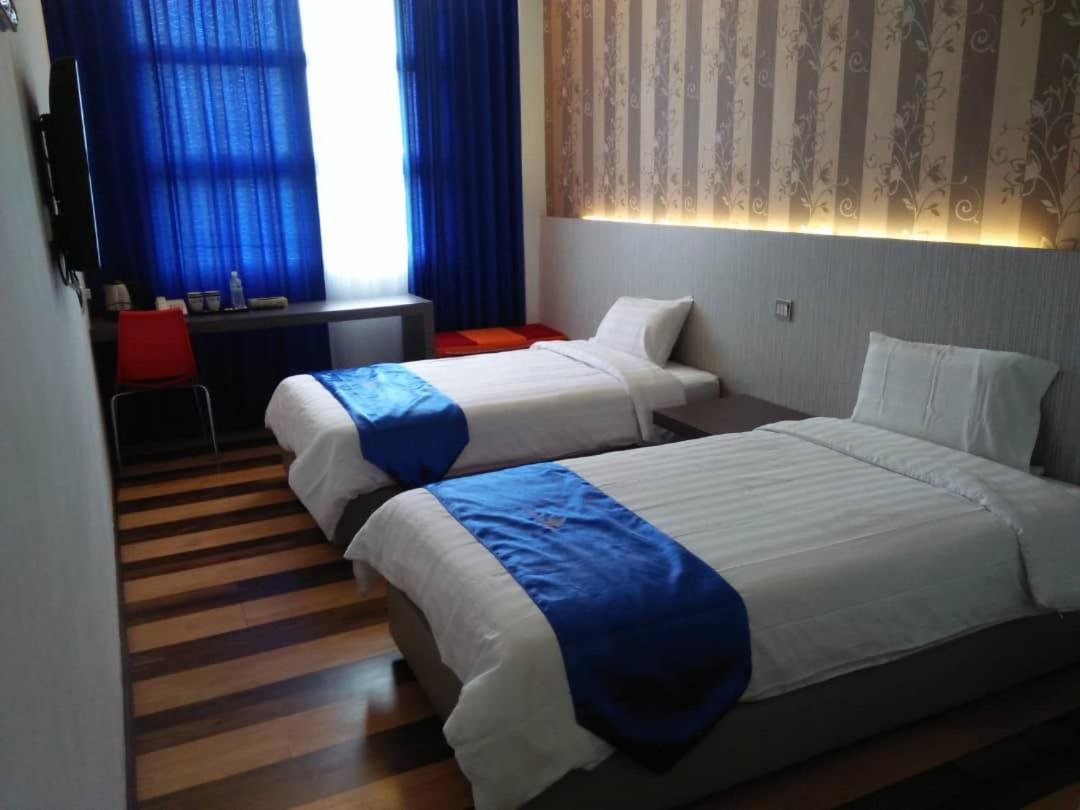 4Orty Inn Bintulu Extérieur photo