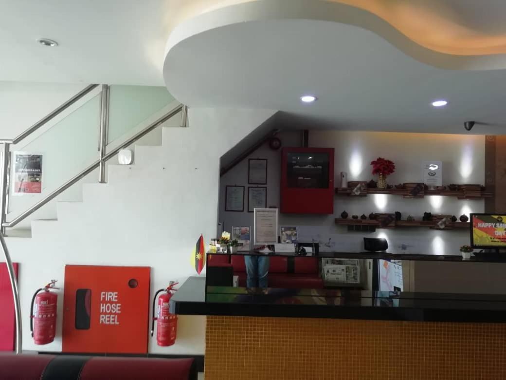 4Orty Inn Bintulu Extérieur photo