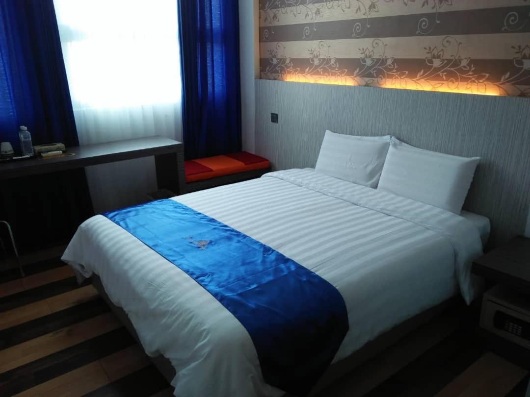 4Orty Inn Bintulu Extérieur photo