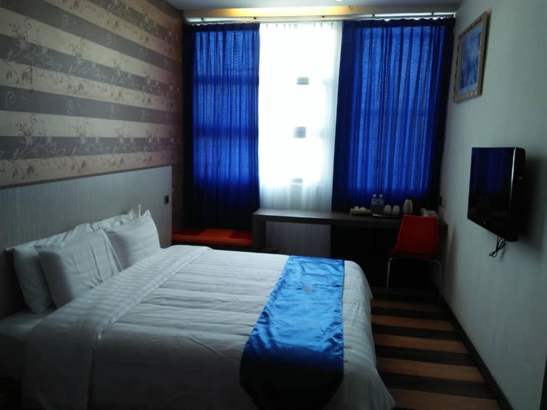 4Orty Inn Bintulu Extérieur photo