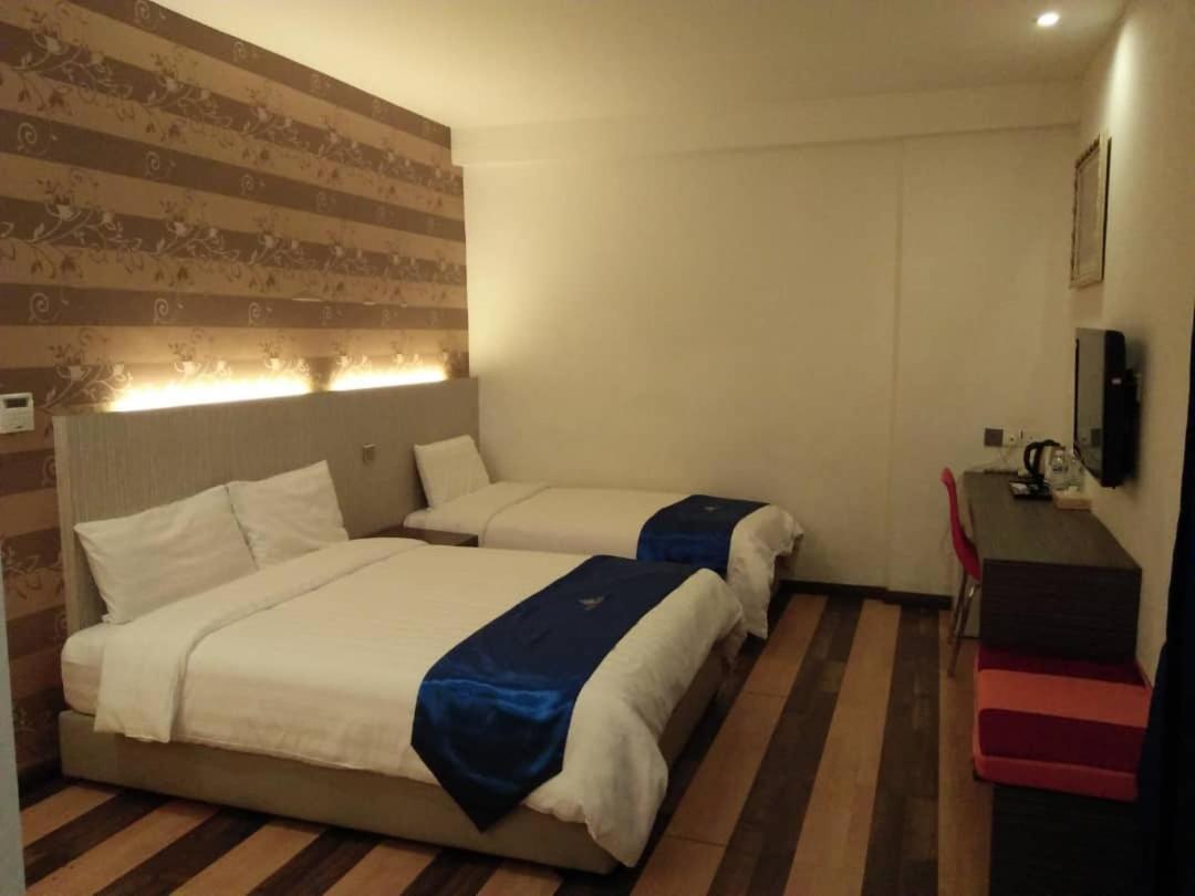4Orty Inn Bintulu Extérieur photo