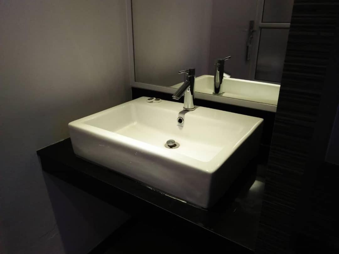 4Orty Inn Bintulu Extérieur photo